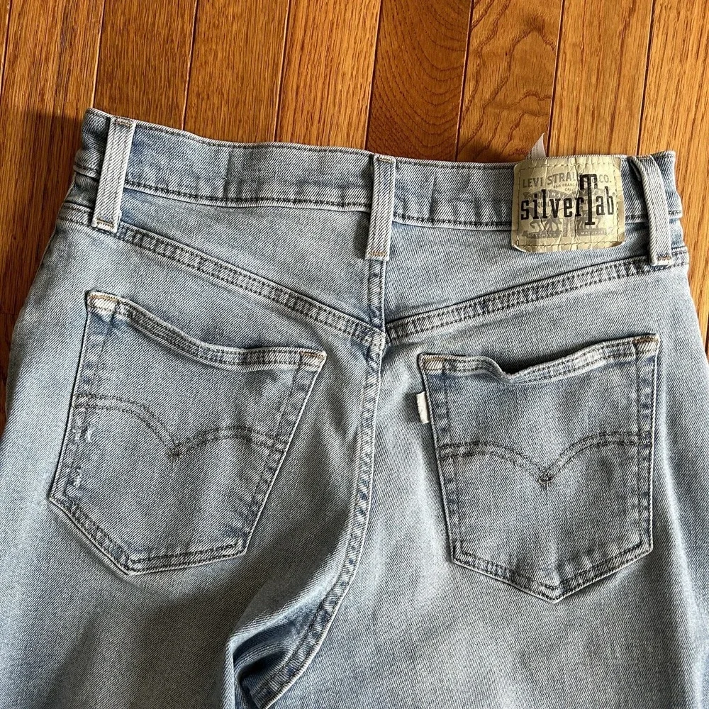 Levi's SilverTab Mom Jeans Womens‎ Size 29 Stone Ripped High Waisted Denim